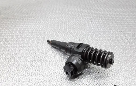 Audi A4 S4 B6 8E 8H Fuel injector 038130073BA
