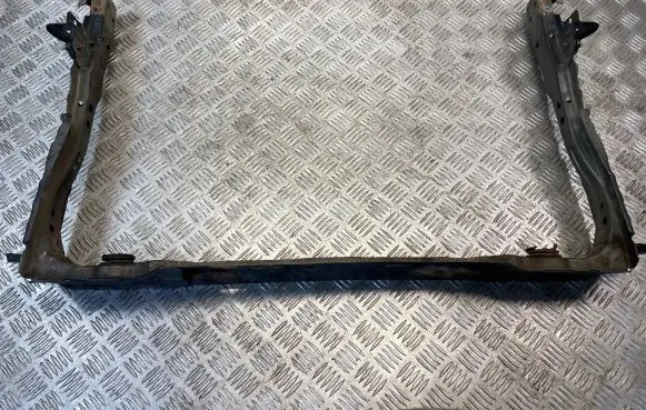 Radiator mount bracket