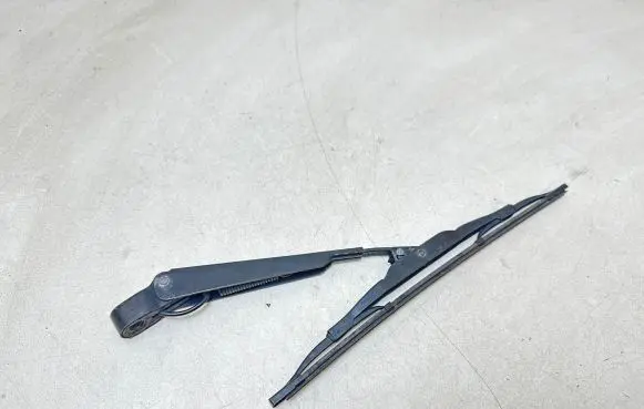 Ford C-MAX I Rear wiper blade arm R17526AA