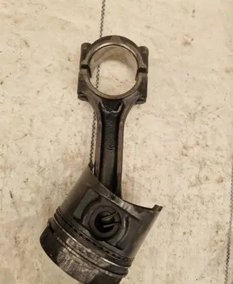 Hyundai Galloper Piston with connecting rod J9648