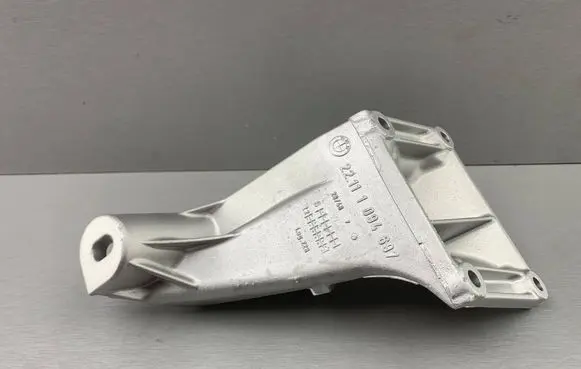 BMW 3 E46 Engine mounting bracket 1094697 22111094697 1096253