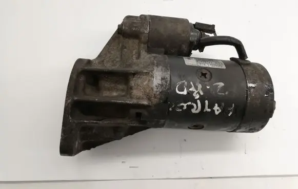 Nissan Patrol Y61 Starter motor 23300VB300