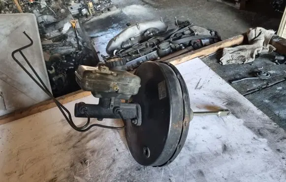 Mercedes-Benz Sprinter W901 W902 W903 W904 Brake booster A0004309508