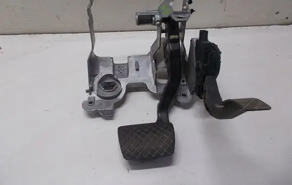Audi A4 S4 B8 8K Brake pedal bracket assembly 656232