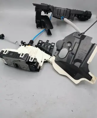 Mercedes-Benz CLA C117 X117 W117 Front door lock A2040085899 A0997202201 A2047602734