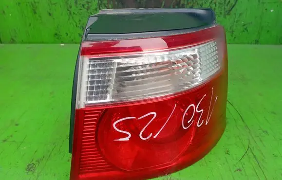 KIA Carens I Rear/tail lights