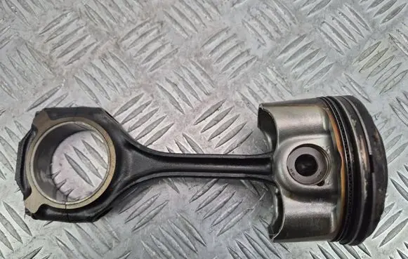 Mercedes-Benz C W204 Piston with connecting rod M272
