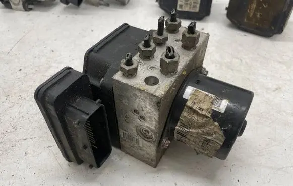 Opel Insignia A ABS Pump 22757649