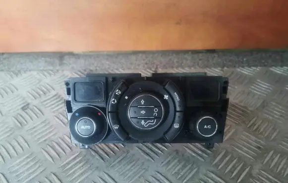 Peugeot 3008 I Climate control unit 96738320XT