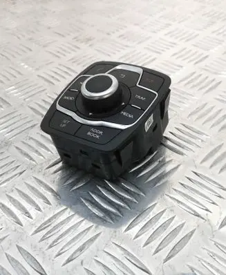 Head unit multimedia control