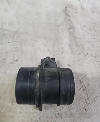 Volkswagen Touran I Mass air flow meter 074906461B 0281002461