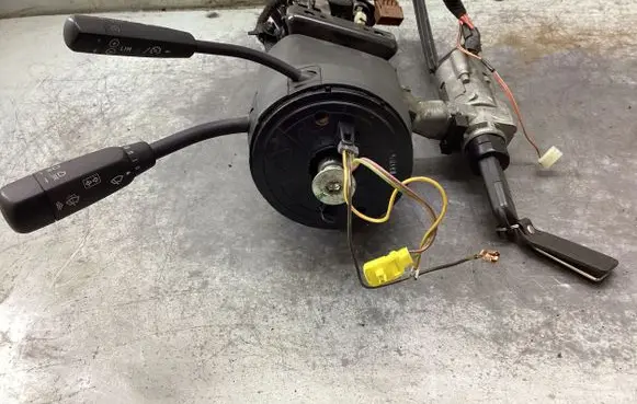 Mercedes-Benz SLK R170 Steering wheel axle 1704620069 80600RV0716