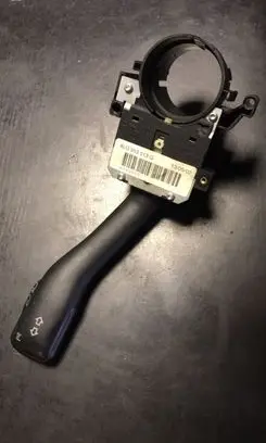 Volkswagen Golf IV Indicator stalk 8L0953513G