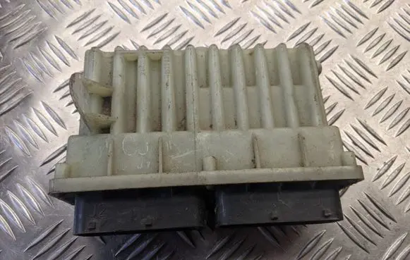 Opel Astra G Coolant fan relay 15396912
