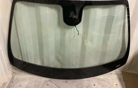 Maserati Quattroporte Front windscreen/windshield window 