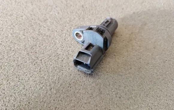 Mitsubishi L200 Camshaft speed sensor MR985041