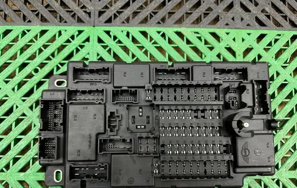 Mini One - Cooper Coupe R56 Fuse box set 3456852 519480H01 0100264847