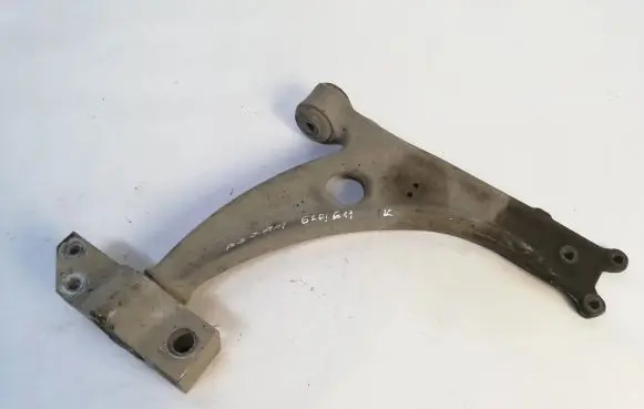 Volkswagen PASSAT B6 Front lower control arm/wishbone 3C0407153B