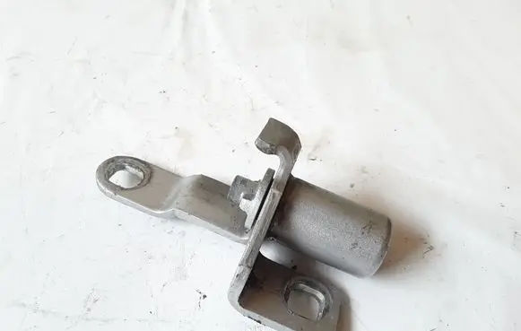 Ford Mondeo MK IV Front door lower hinge A046575