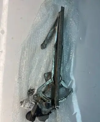 Toyota Highlander XU40 Front door window regulator motor 857200T010