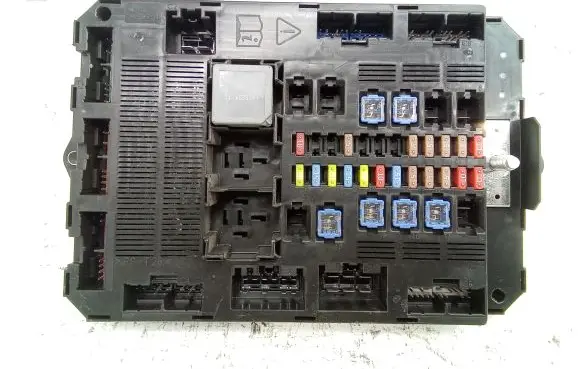 Jaguar XF X250 Fuse module BX2314B476AA 7370030730