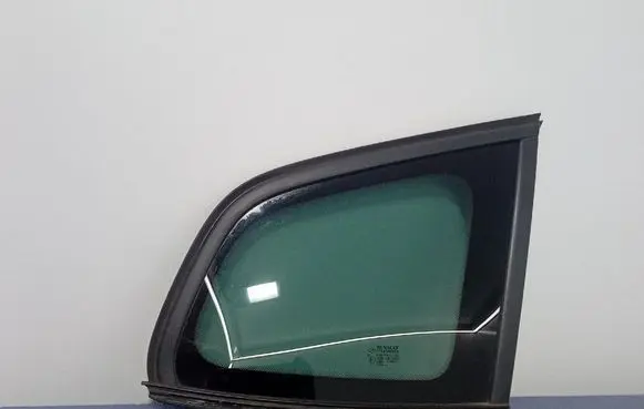 Renault Laguna III Rear side window 833000004R