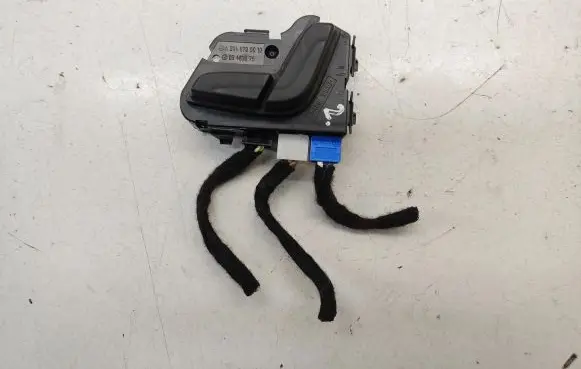 Mercedes-Benz C W204 Seat control switch A2048709010