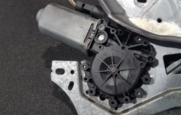 Renault Laguna I Front door window regulator motor