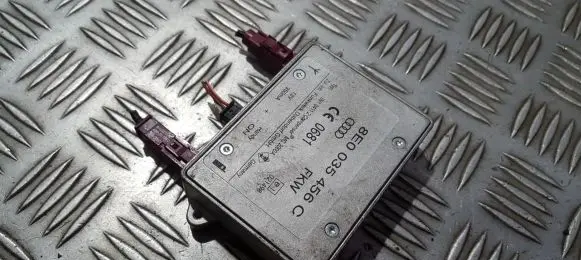 Audi A3 S3 8P Antenna control unit 8e0035456c fkw
