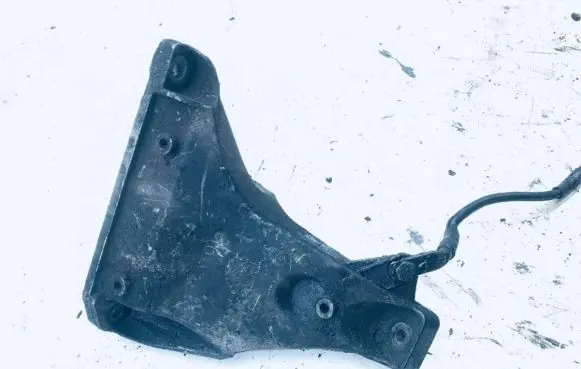 Volkswagen PASSAT B5.5 Engine mounting bracket 8d0199308ab