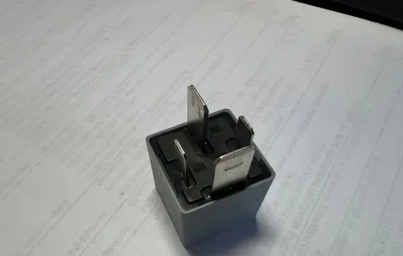 Opel Astra J Other relay 13351610