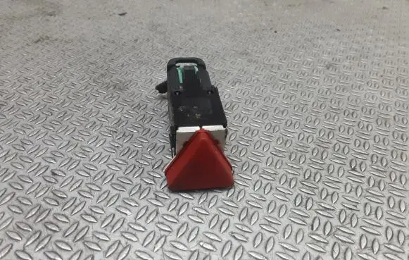 Volkswagen Golf V Hazard light switch