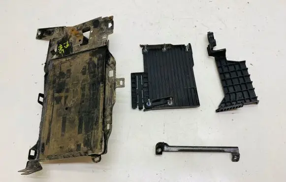 Peugeot 308 Battery box tray 