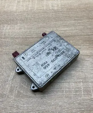 Audi A4 S4 B6 8E 8H Aerial antenna amplifier 8E0035456