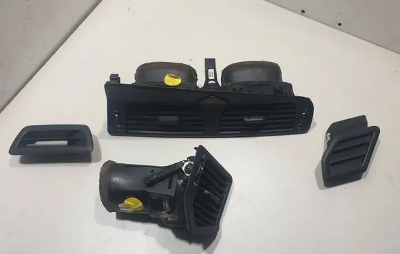 Volvo V70 Dash center air vent grill 3409374