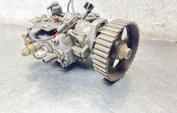 Toyota Corolla E110 Fuel injection high pressure pump 221006E150 03T01568 09650002002