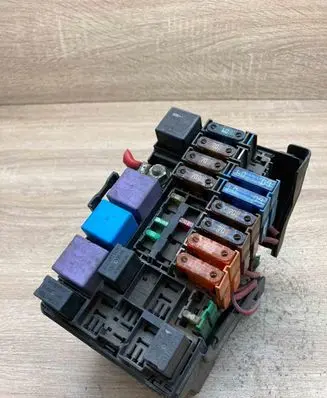 Renault Laguna II Fuse module 8200162334D