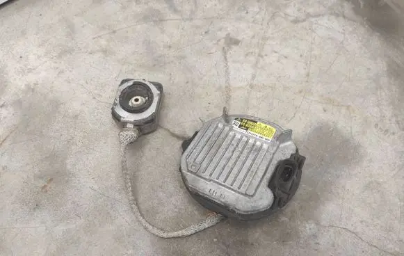 Toyota RAV 4 (XA40) Xenon control unit/module 8596745010
