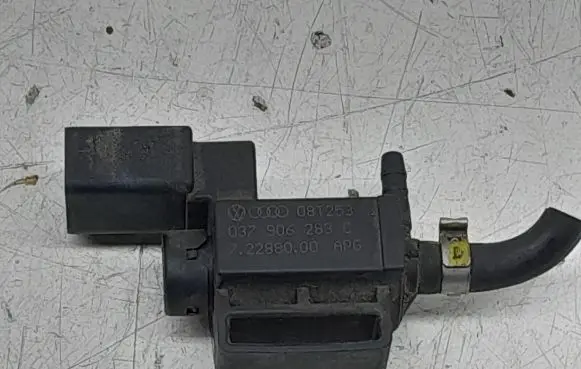 Audi A4 S4 B8 8K Turbo solenoid valve 037906283C