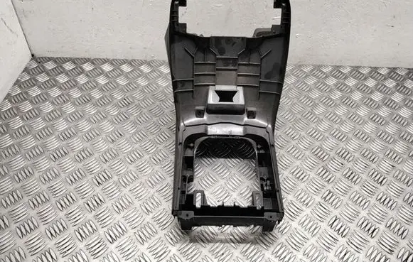 Volvo V70 Center console 30781504 1963506
