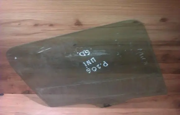 Peugeot 206 Rear door window glass