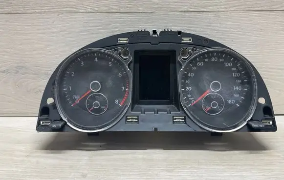 Volkswagen PASSAT CC Speedometer (instrument cluster) 3C8920970M 024766