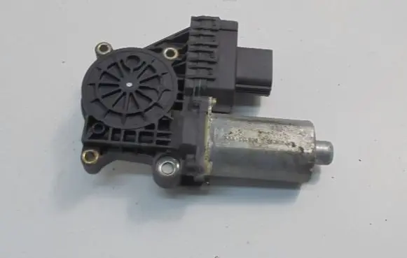 Jaguar X-Type Front door window regulator motor 0130821947