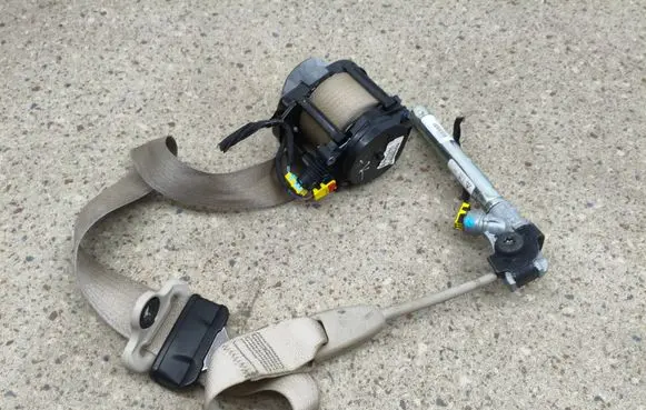 Chrysler Pacifica Front seatbelt 630008000F R20210060RJ