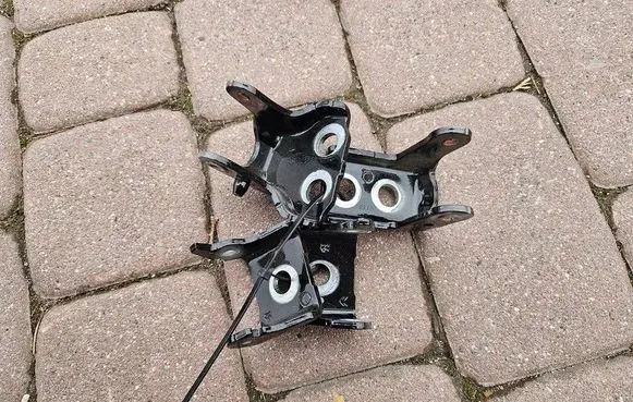 Opel Astra L Rear door lower hinge 5O5P5L5E5X1188