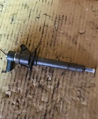 Volvo V70 Fuel injector 8658353