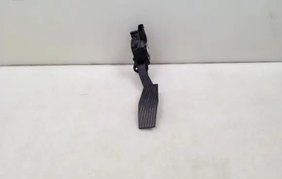 Opel Insignia A Accelerator throttle pedal 13237352