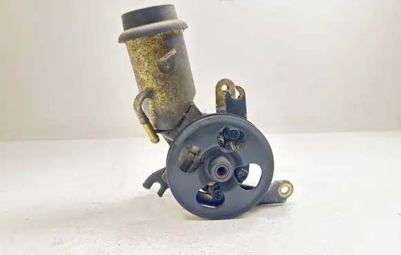 Toyota Yaris Power steering pump