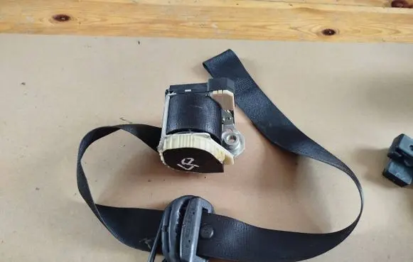 Opel Astra G Front seatbelt 90560637 043011