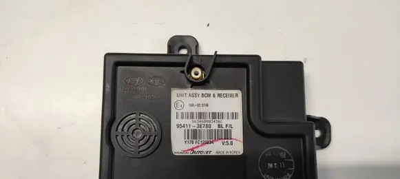 KIA Sorento Door central lock control unit/module 954113E780 Y178FC120034 10R020746